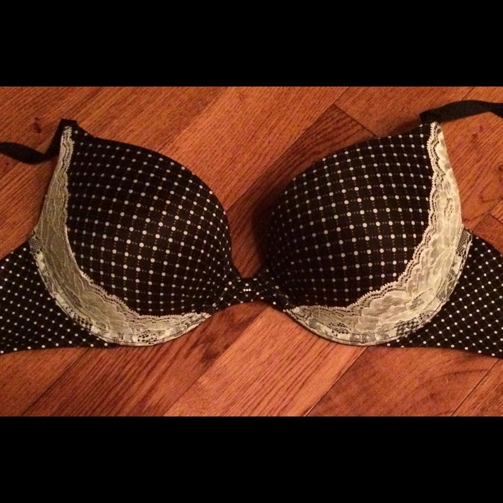 NWOT VS Fabulous Bra 34DD